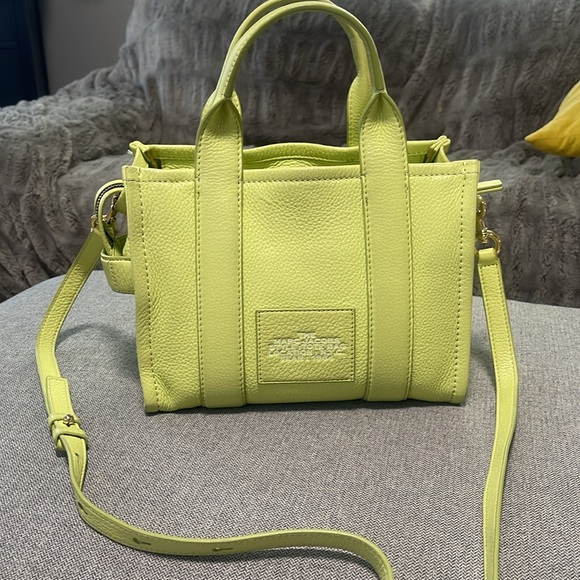 Marc Jacobs Leather Shadow Lime “ THE TOTE BAG” - Picture 3 of 16